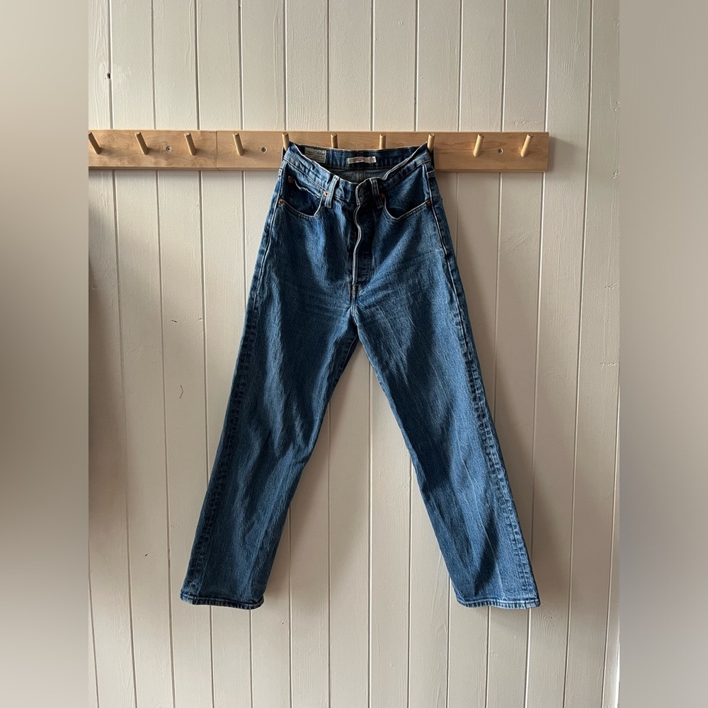 Levi’s ribcage jeans in size 27 cropped